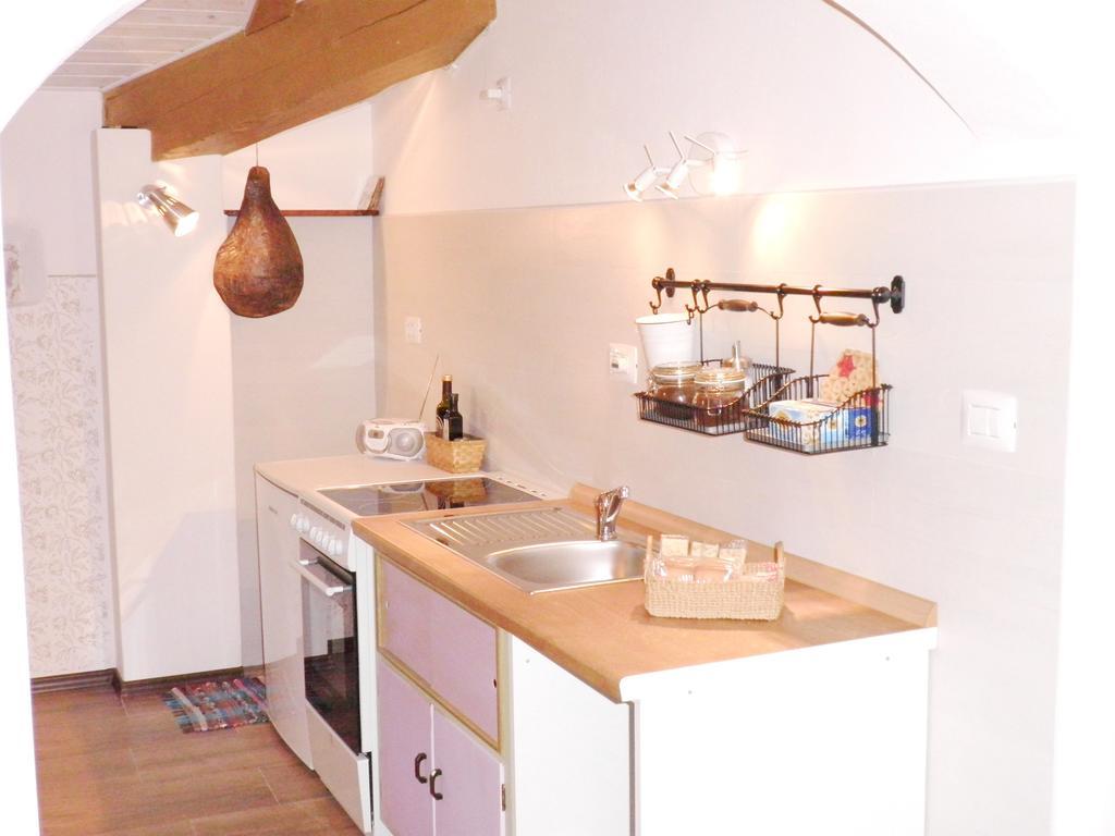 Studio Sijara Apartamento Motovun Habitación foto